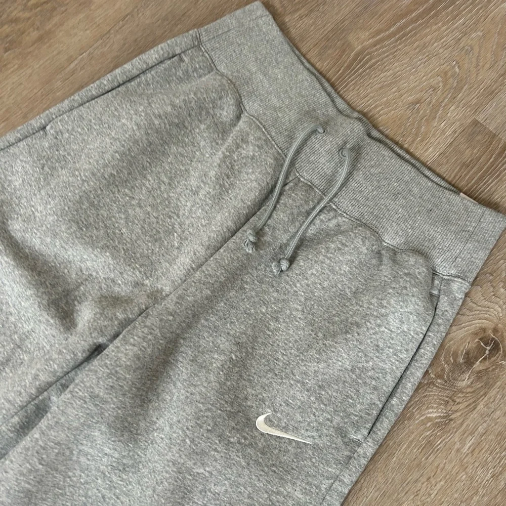 Women's Nike Heather Gray Wide leg Sweatpants Relaxed - Picture 2 of 5